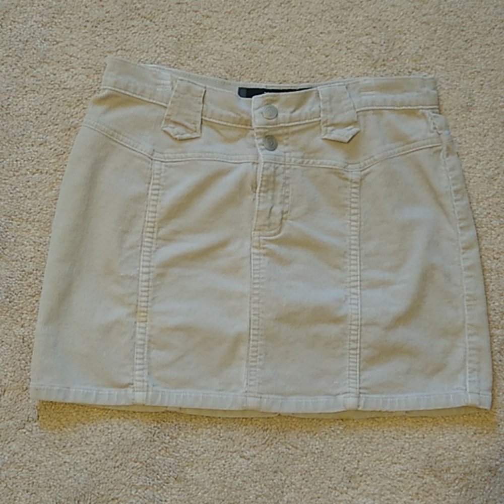 Junior Corduroy Skirt. Jalate Jeans Wear. Size 5/6. Color: Beige.